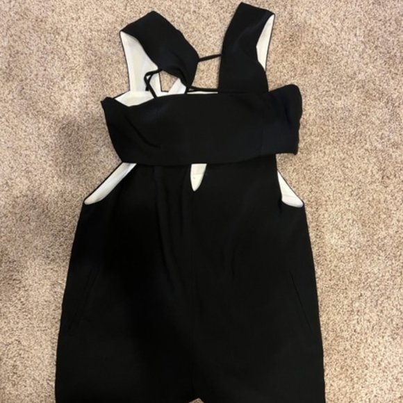 Unique black romper - Picture 2 of 4